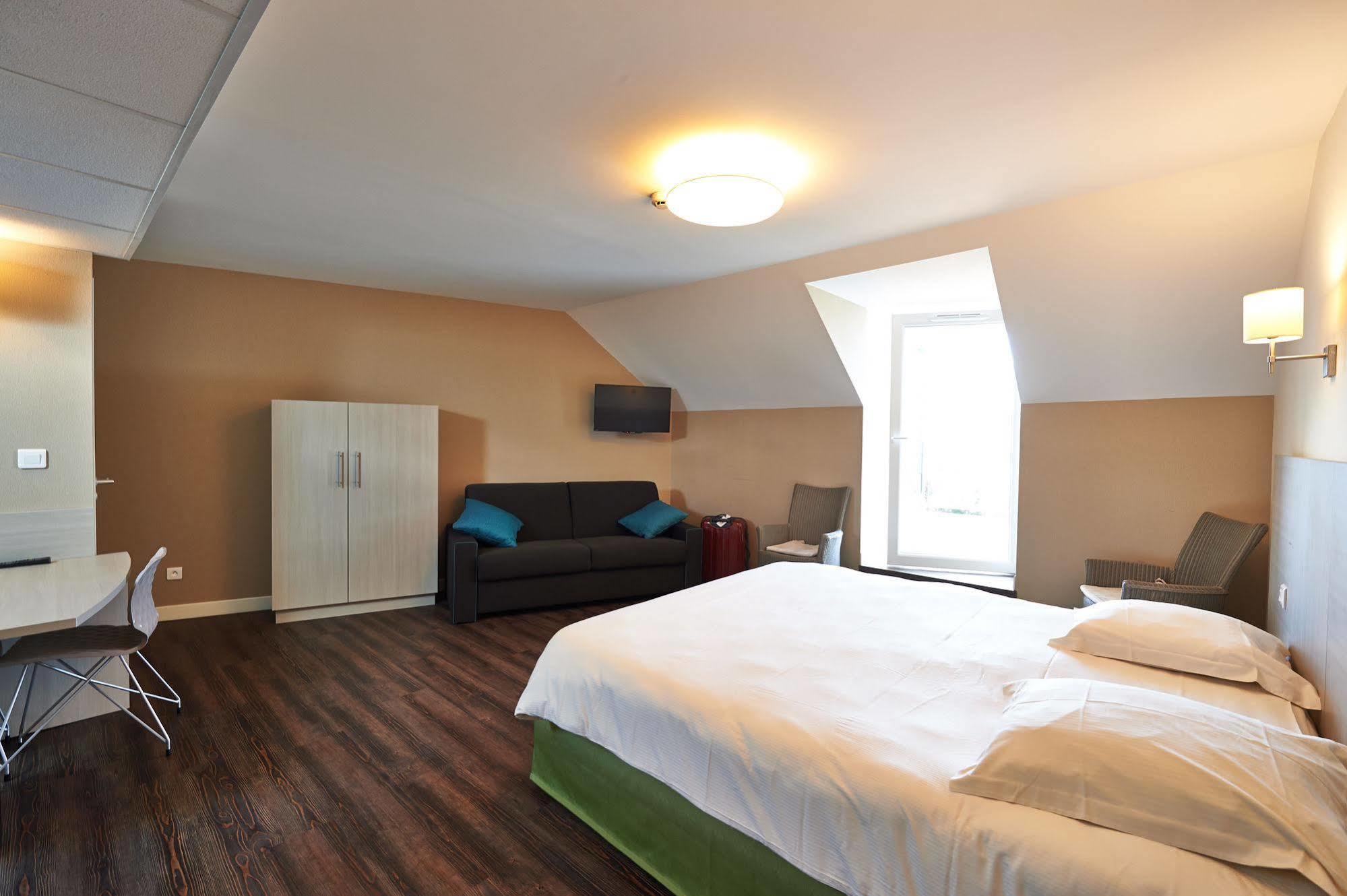 Park Hotel & Appartements Cholet Esterno foto