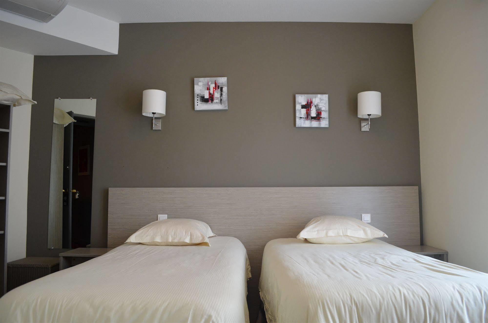 Park Hotel & Appartements Cholet Esterno foto
