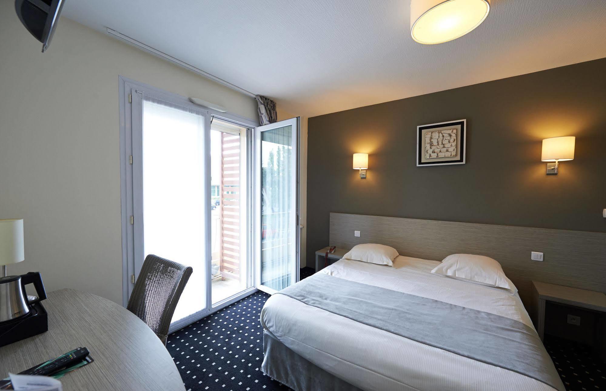 Park Hotel & Appartements Cholet Esterno foto