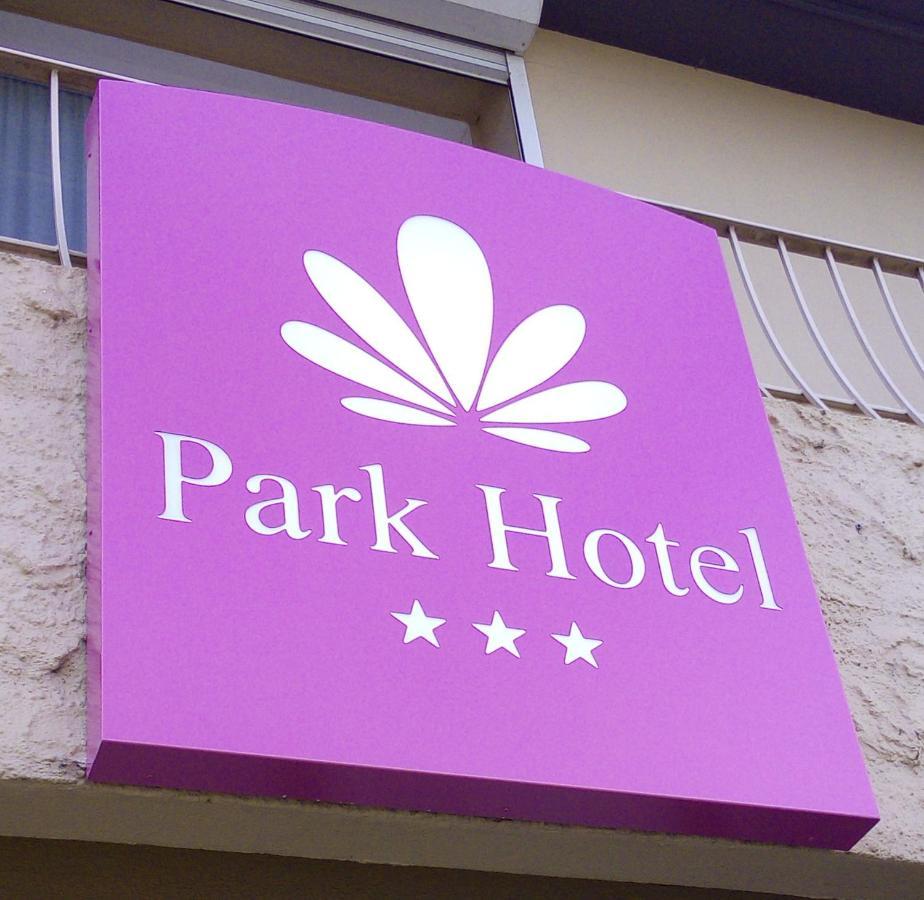 Park Hotel & Appartements Cholet Esterno foto